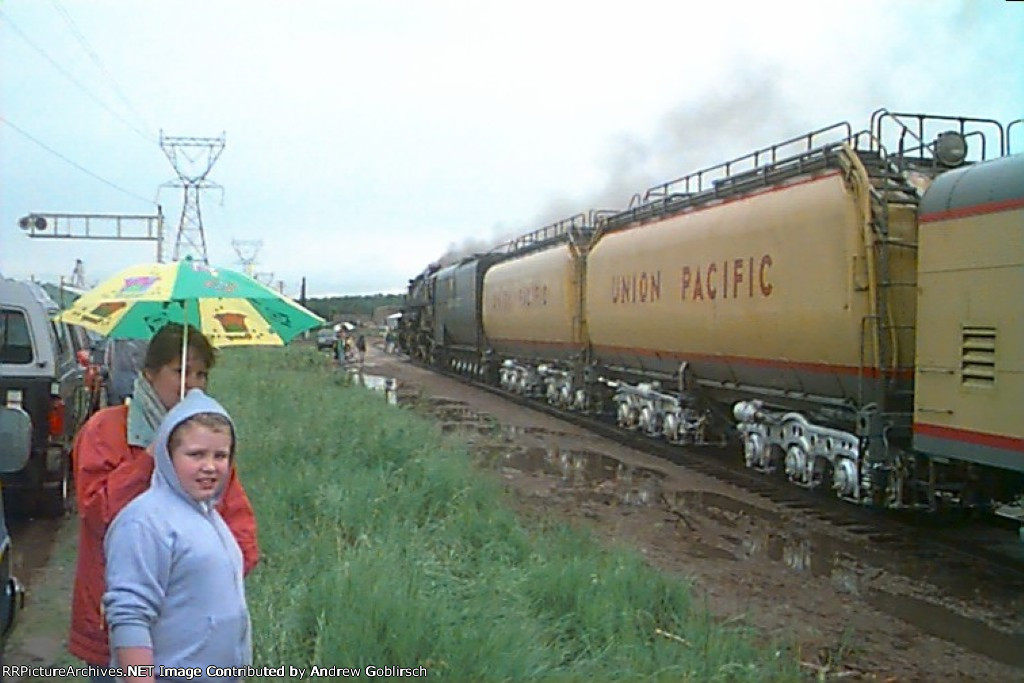 UP 3985, 2x Auxiliary Tender, Me & My Mom